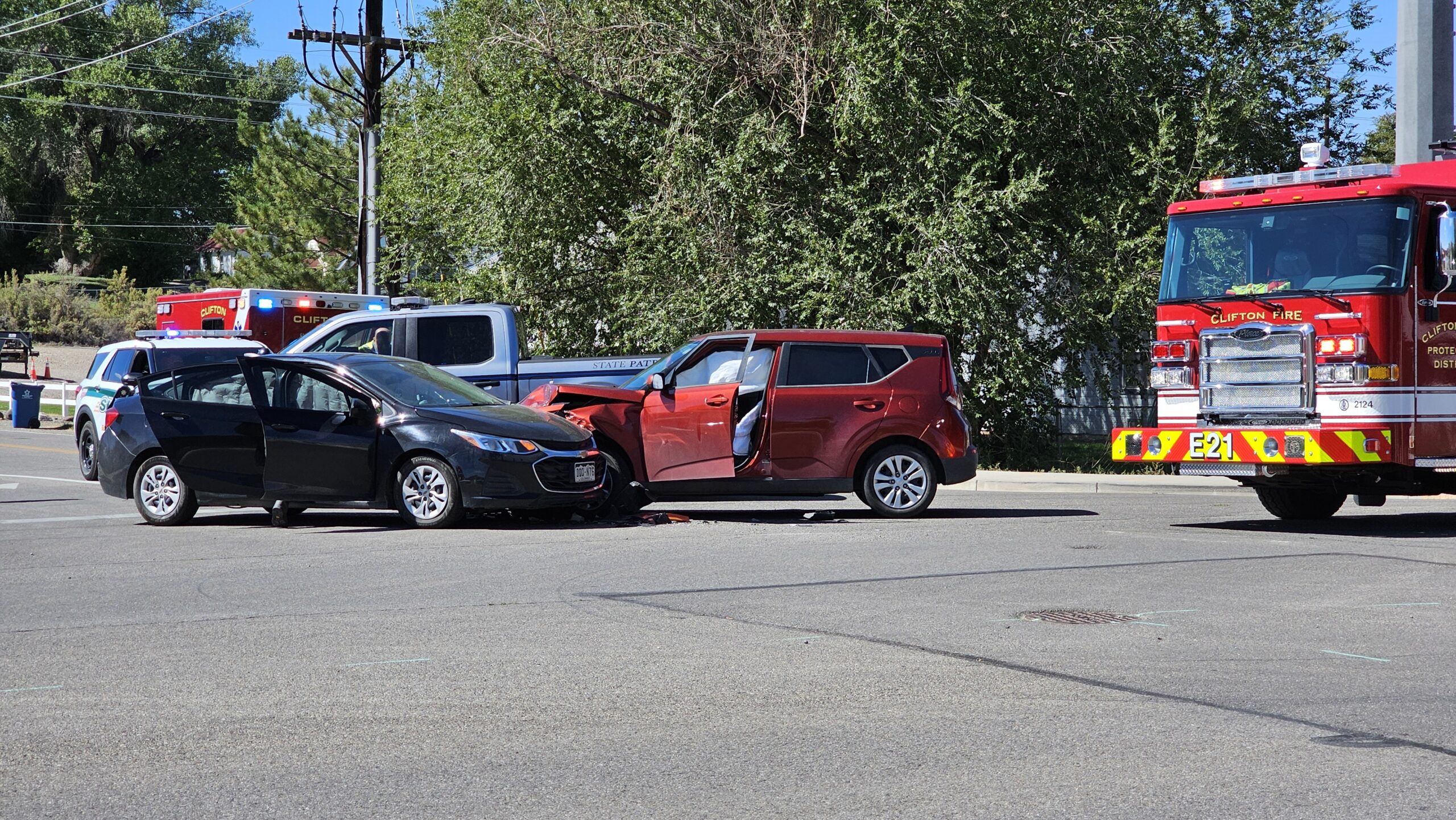 Vehicle Accident, E Rd & 33 Rd Clifton